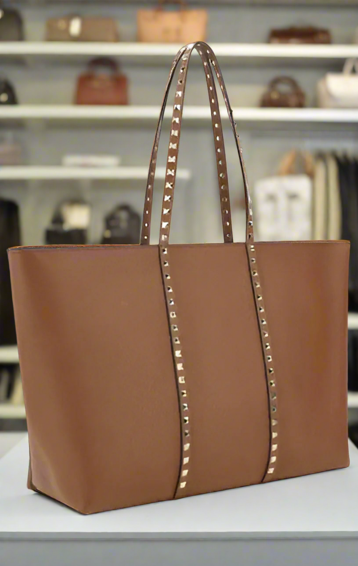 Valentino Garavani women's designer handbag in leather Luxury Valentino Garavani shoulder bag with iconic studs Valentino Garavani crossbody bag in black with gold accents