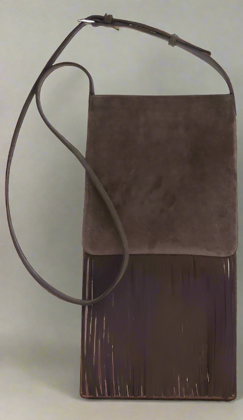 Valentino Garavani women's designer handbag in leather Luxury Valentino Garavani shoulder bag with iconic studs Valentino Garavani crossbody bag in black with gold accents