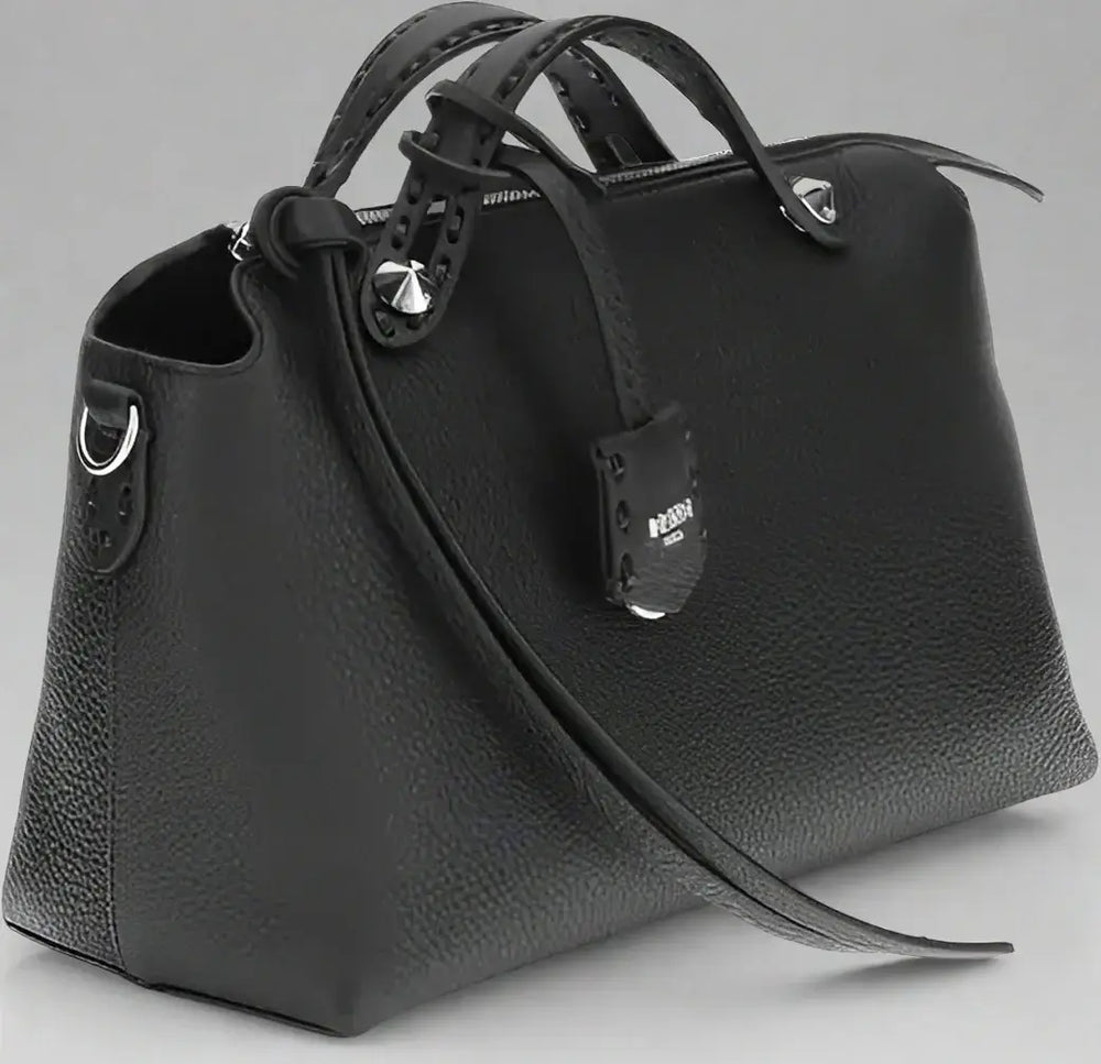 Fendi’s By The Way Selleria Medium Shoulder Bag is a refined and versatile model perfect for any occasion.