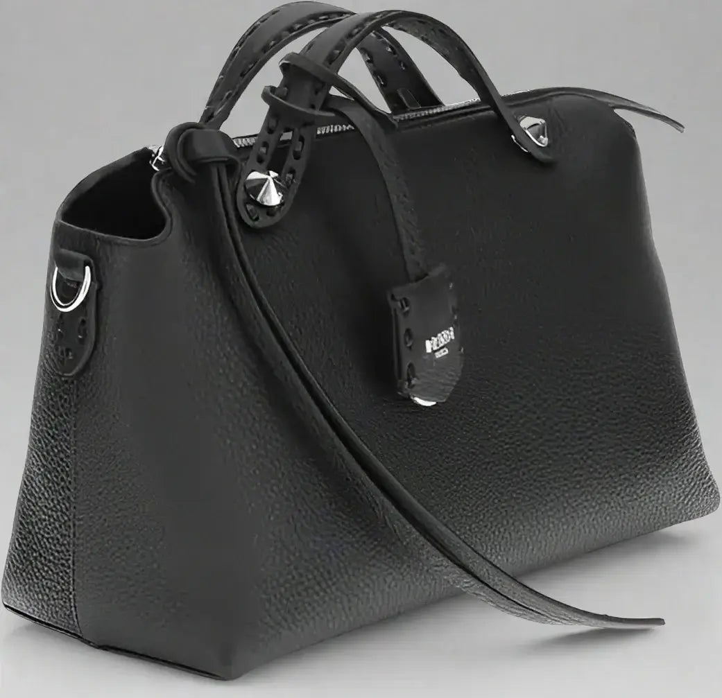 Fendi’s By The Way Selleria Medium Shoulder Bag is a refined and versatile model perfect for any occasion.