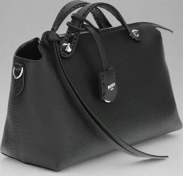 Fendi’s By The Way Selleria Medium Shoulder Bag is a refined and versatile model perfect for any occasion.