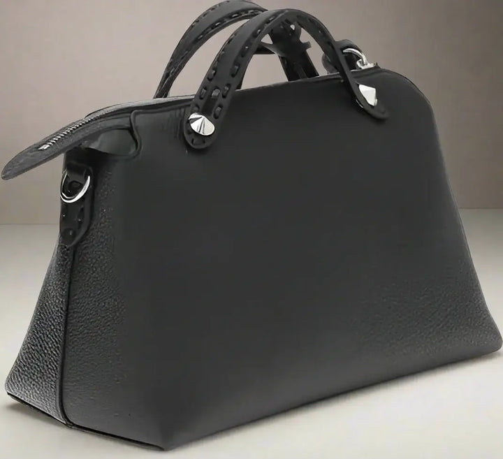 Fendi’s By The Way Selleria Medium Shoulder Bag is a refined and versatile model perfect for any occasion.