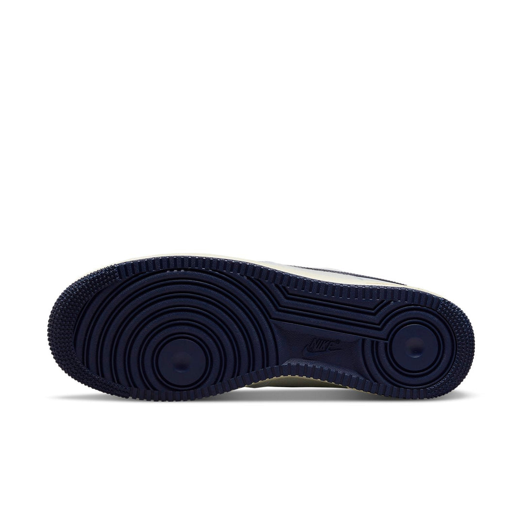 Nike Air Force 1 &