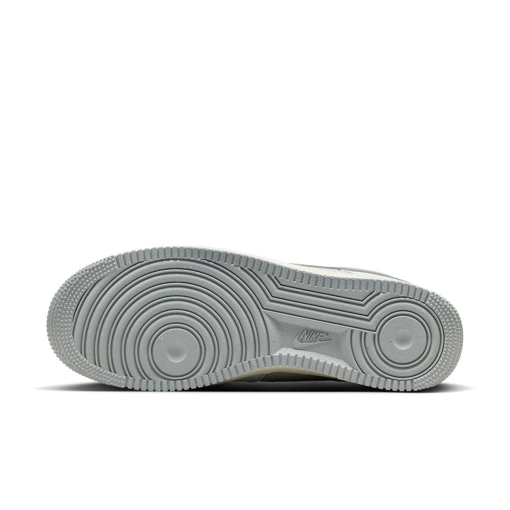 Nike Air Force 1 &