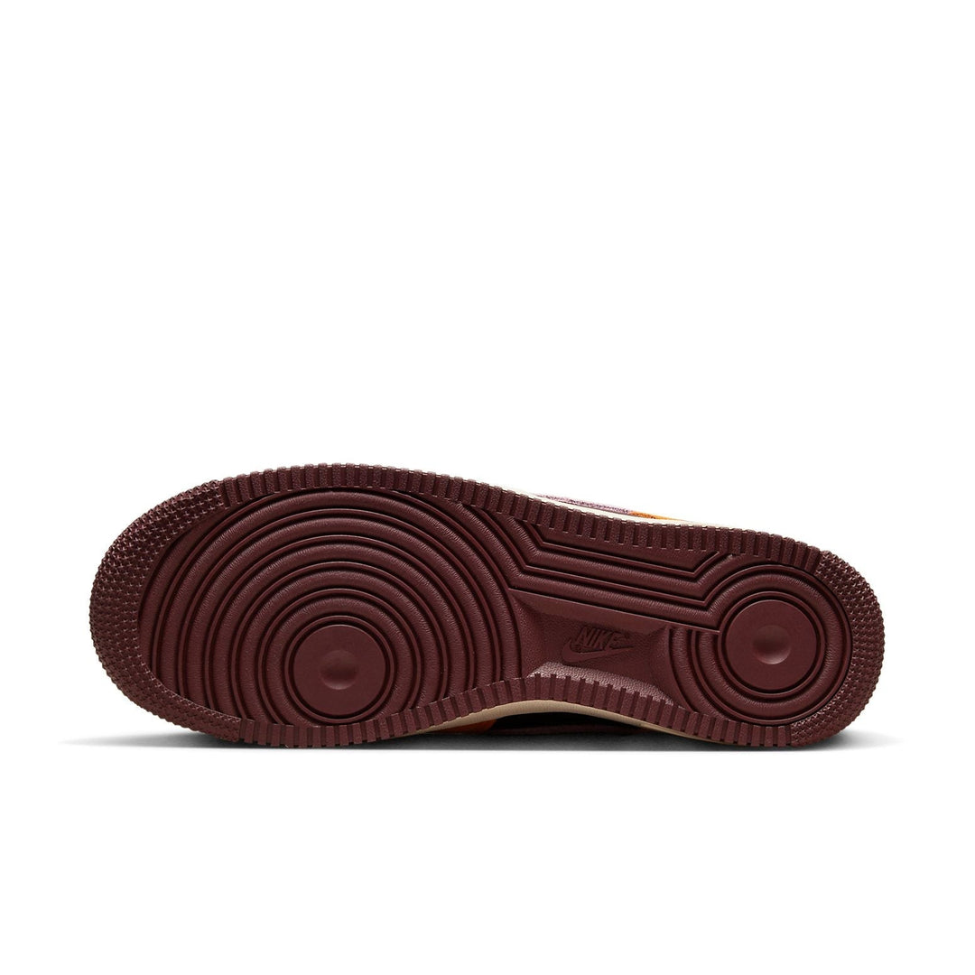 Nike Air Force 1 Low &