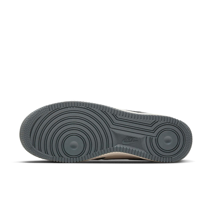 Nike Air Force 1 Low &