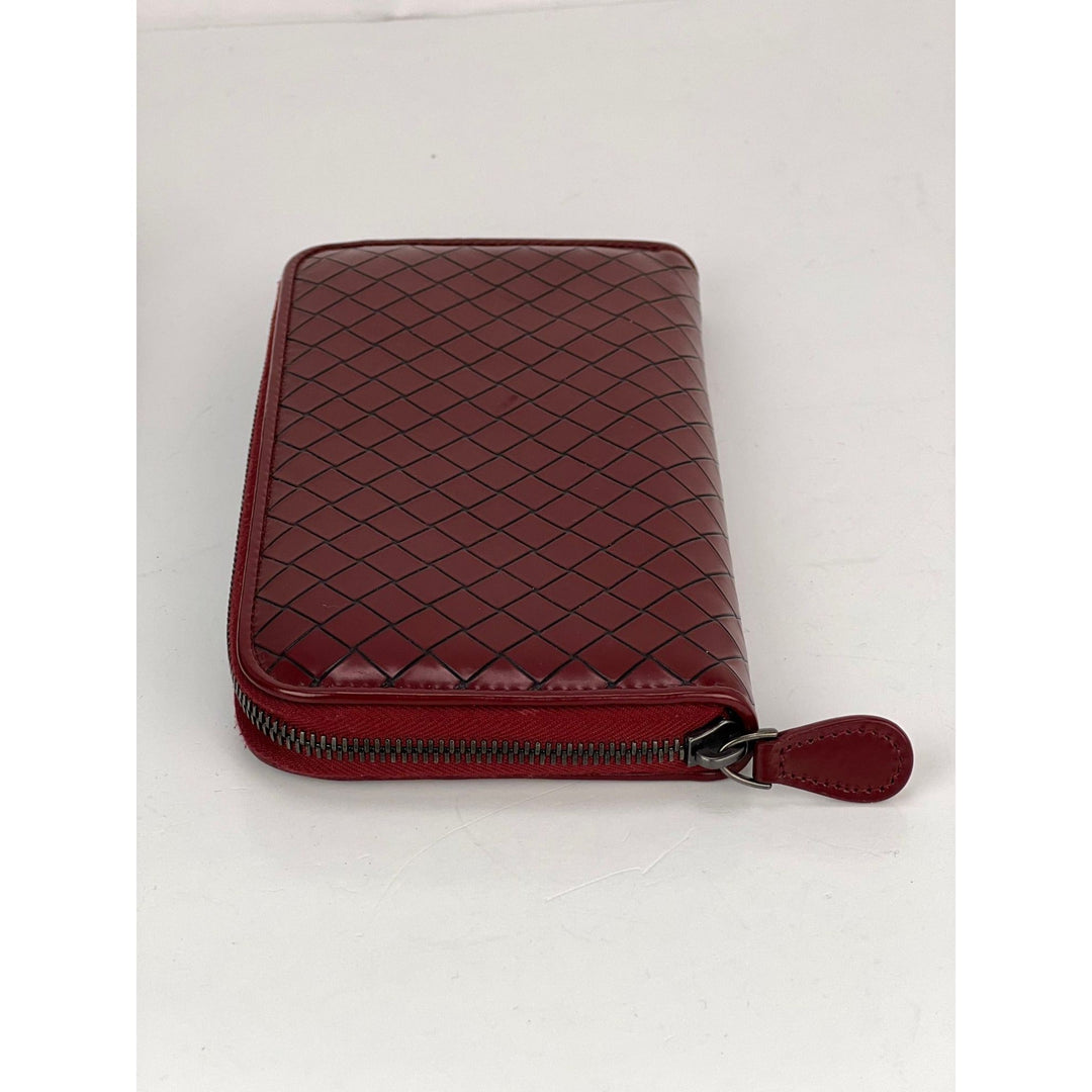 Bottega Veneta Burgundy Intrecciato leather zip wallet clutch – STORE 7994
