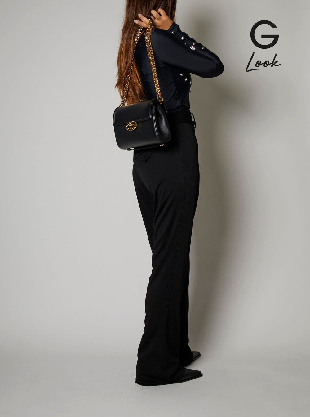 Valentino Garavani Women Borsa A Tracolla Con Applicazione Vlogo Sul Fronte In Pelle Nera Donna