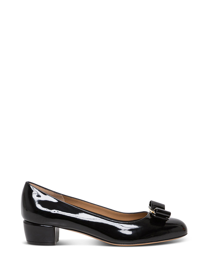 Ferragamo Women Vara Pumps In Black Patent Leather With Bow