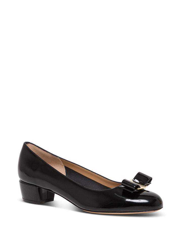Ferragamo Women Vara Pumps In Black Patent Leather With Bow