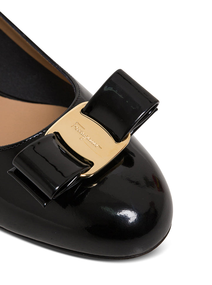 Ferragamo Women Vara Pumps In Black Patent Leather With Bow