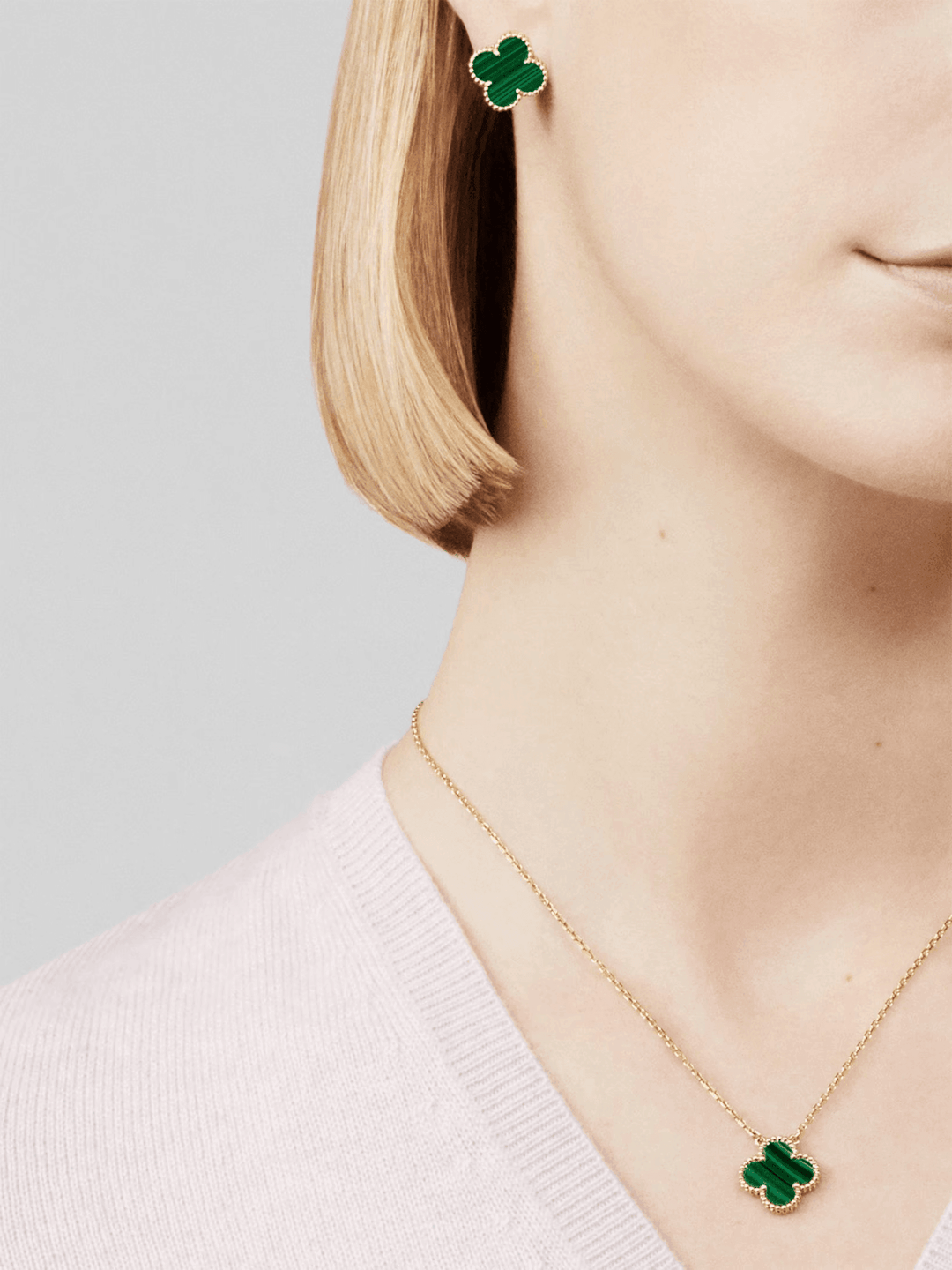 Van Cleef & Arpels Vintage Alhambra pendant 18K yellow gold, Malachite worn with matching earrings