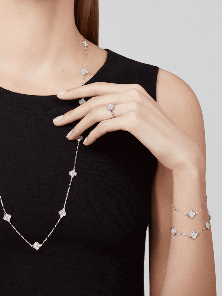 Van Cleef & Arpels Sweet Alhambra bracelet, 1 motif 18K white gold, Diamond worn with fine jewelry accessories.