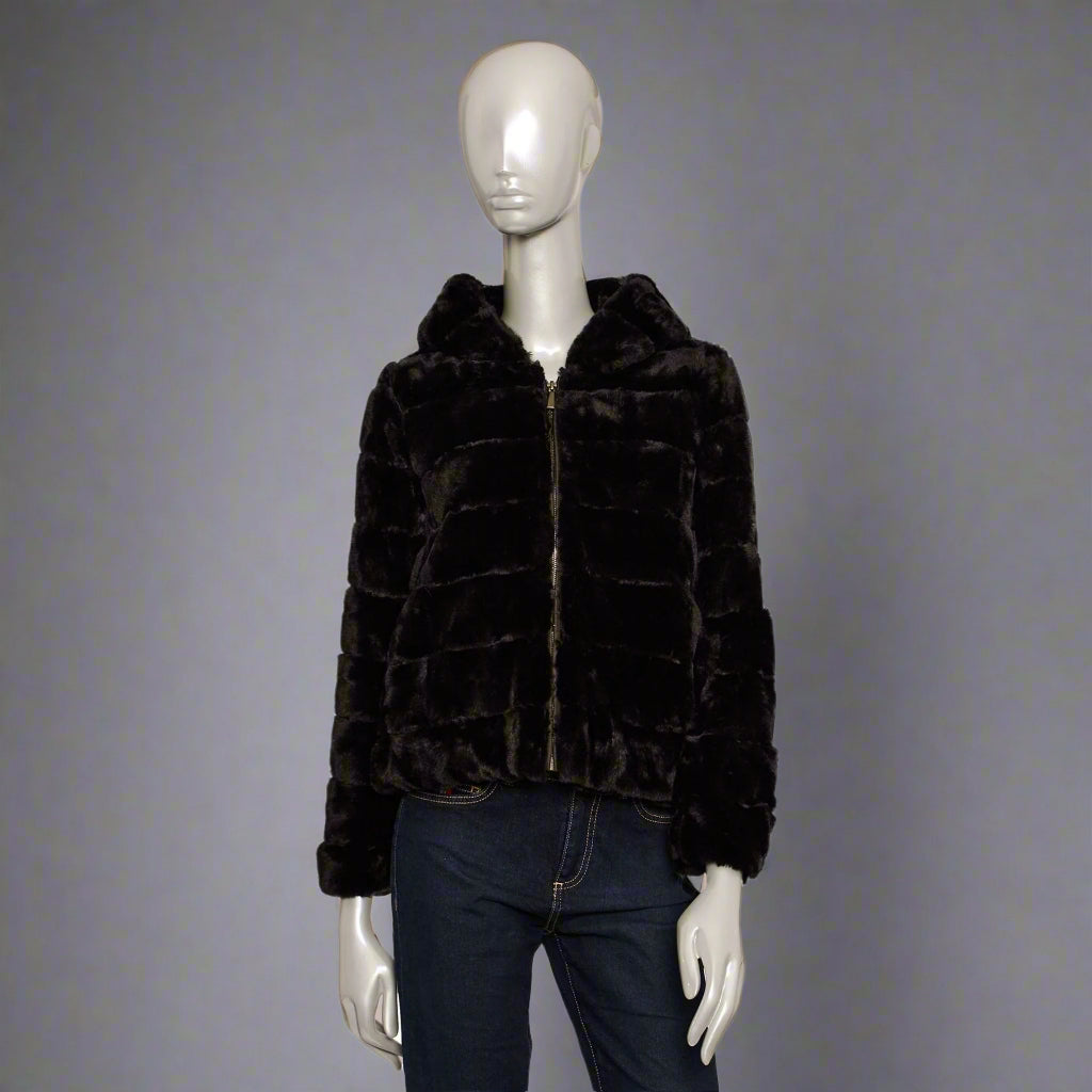 Comfortable Italian designed coats & jackets in mid, 3/4 and hooded designs