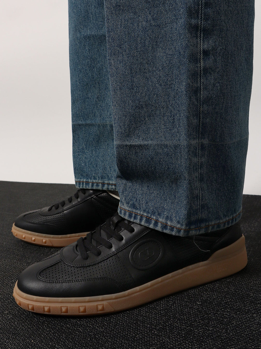 Valentino Garavani Men Valentino Garavani Upvillage Low-Top Leather Sneakers