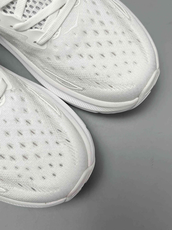 Hoka One One Clifton 9 &