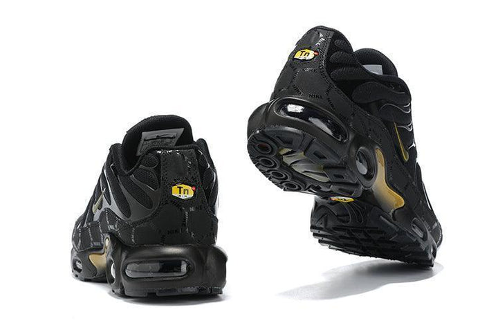 Nike Air Max Plus &