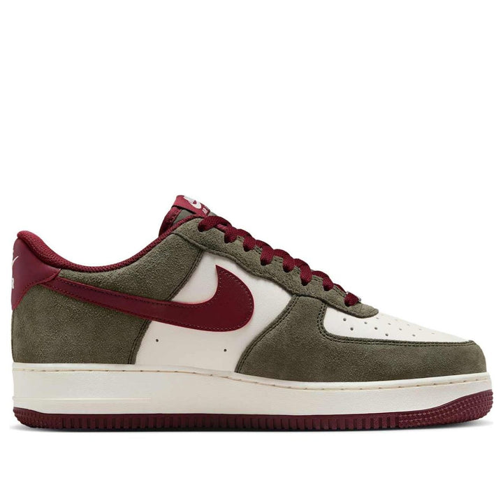 Nike Air Force 1 Low &