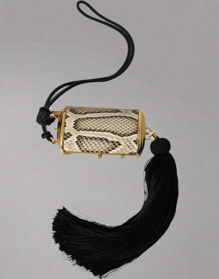 Bolso de maquillaje con borlas y miniespejo de piel exótica beige de DOLCE &amp; GABBANA