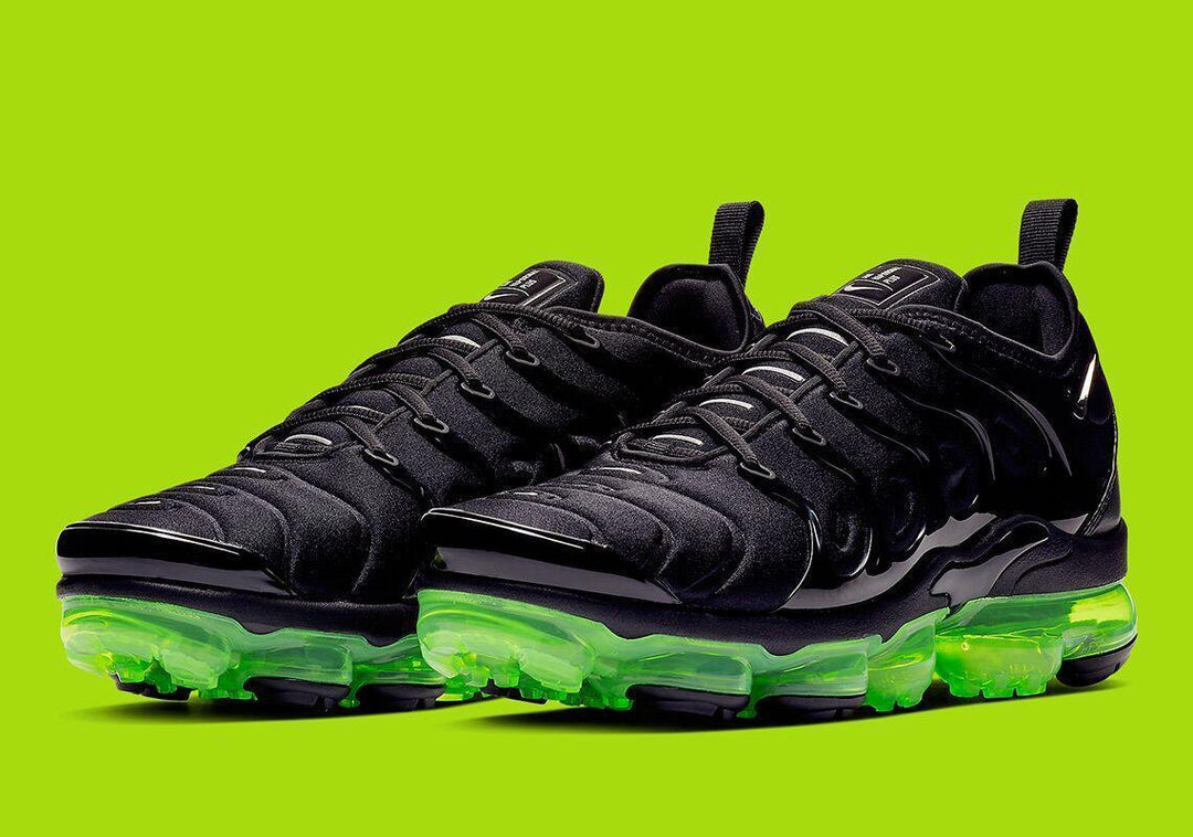 Nike Air VaporMax Plus &