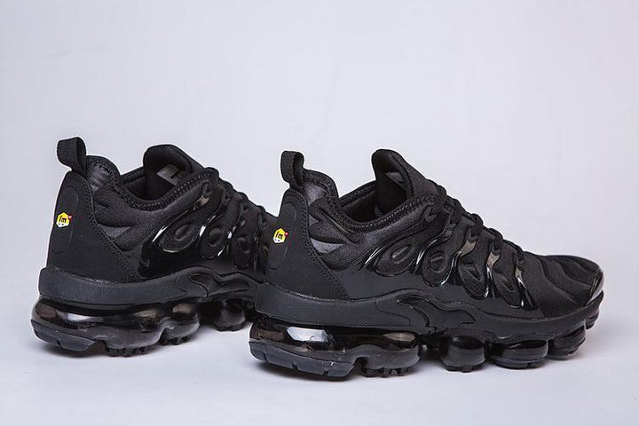 Nike Air VaporMax Plus &