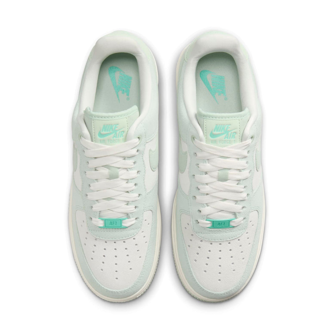 Nike Air Force 1 &