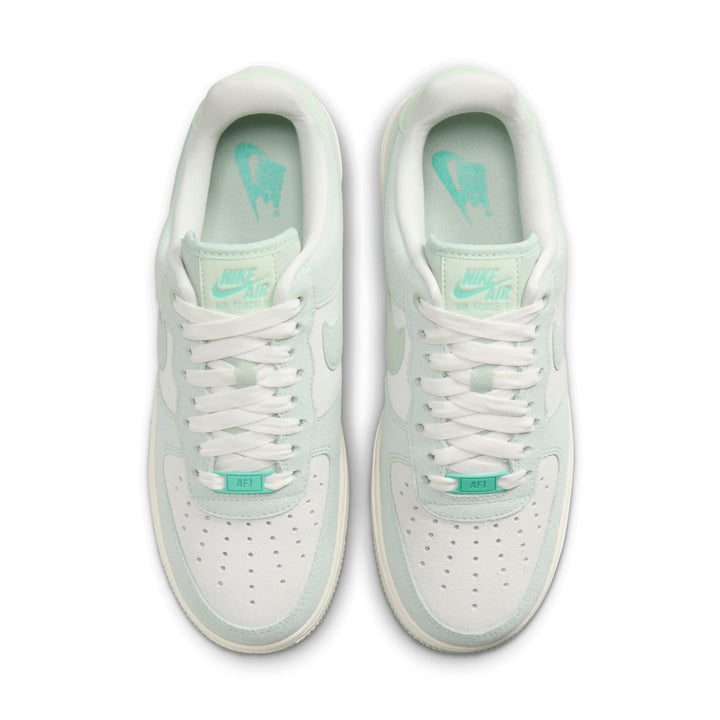 Nike Air Force 1 &