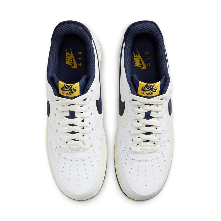 Nike Air Force 1 &