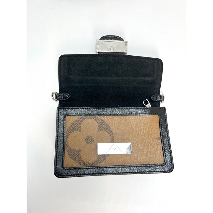 Louis Vuitton Reverse Giant Monogram Dauphine belt bag clutch – STORE 7994