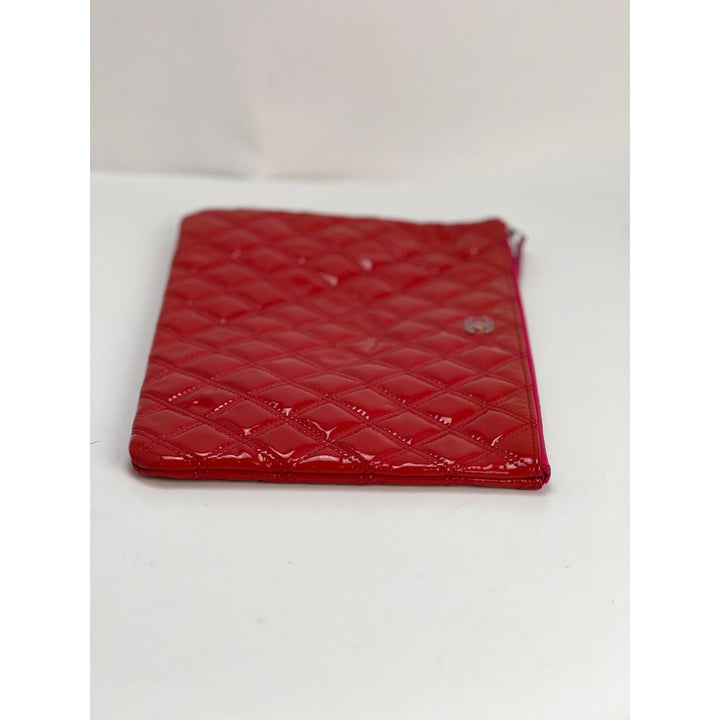 Chanel Medium dark pink patent quilted cosmetic case – STORE 7994