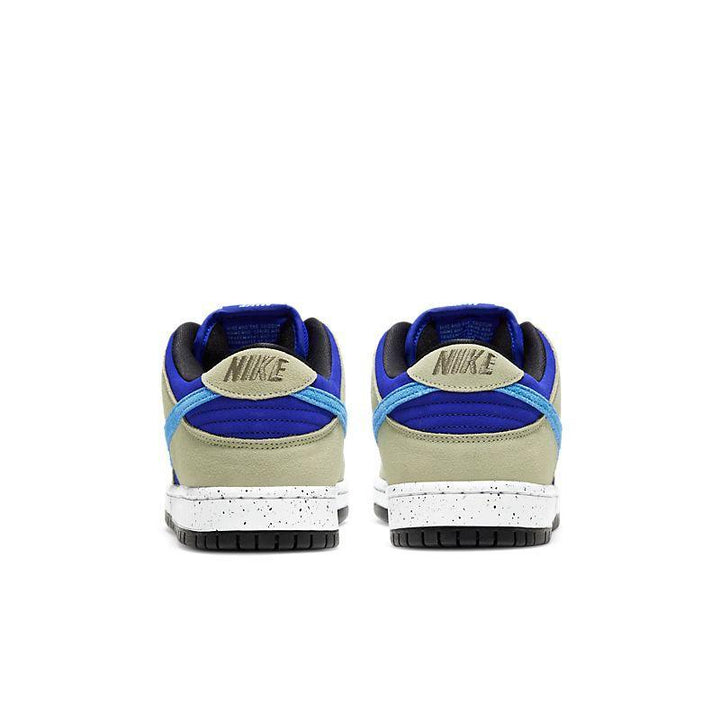 Nike SB Dunk Low &