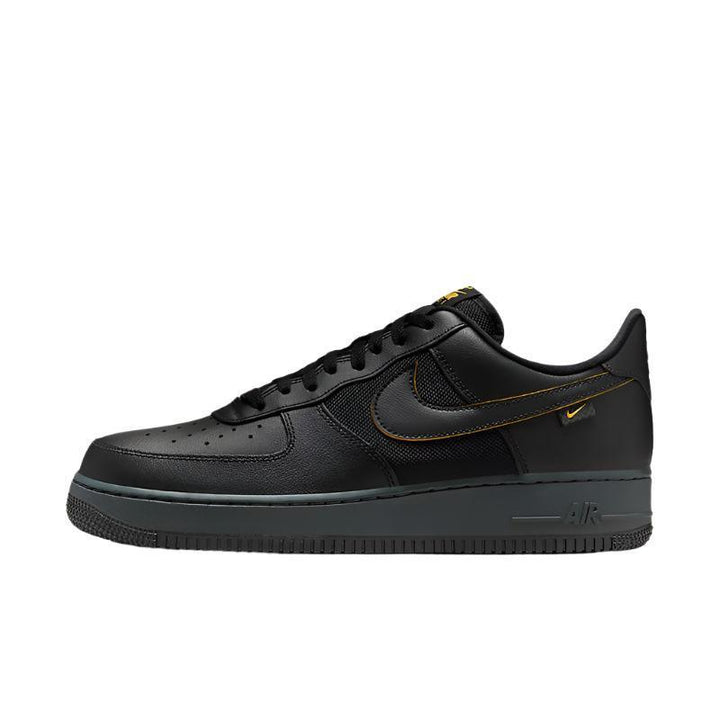 Nike Air Force 1 &