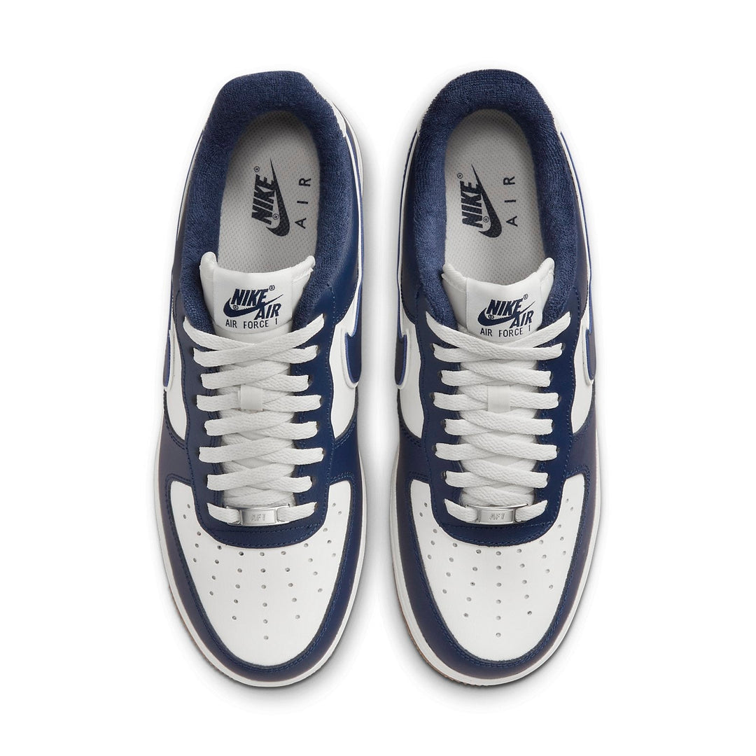 Nike Air Force 1 &