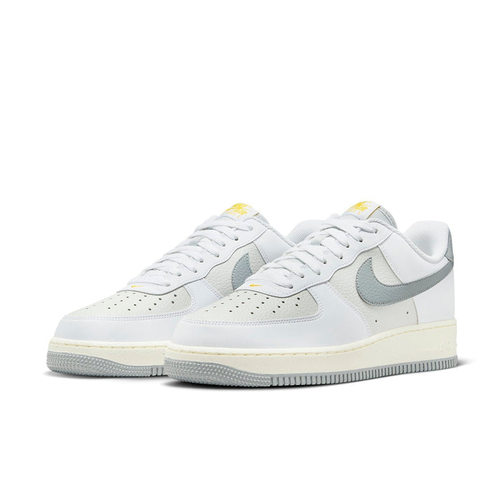Nike Air Force 1 &