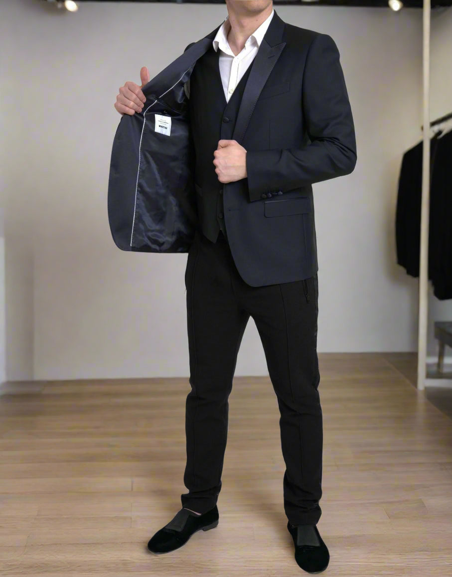 DOLCE & GABBANA Elegant Slim Fit Two-Piece Martini Suit