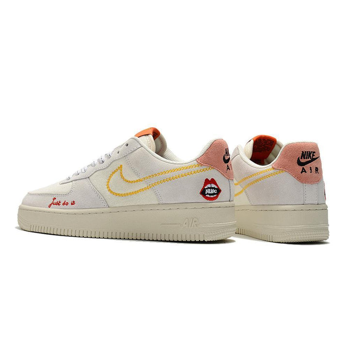Nike Air Force 1 &