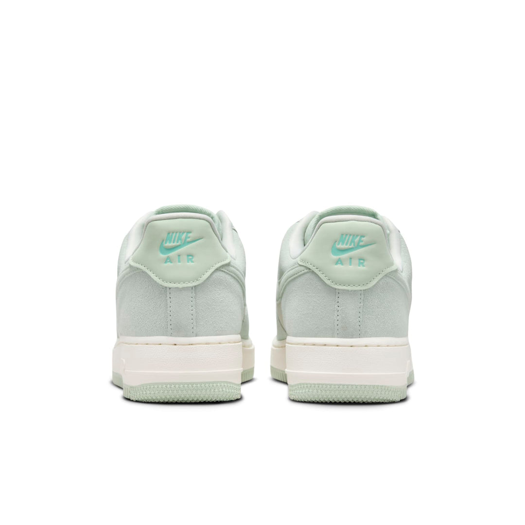 Nike Air Force 1 &