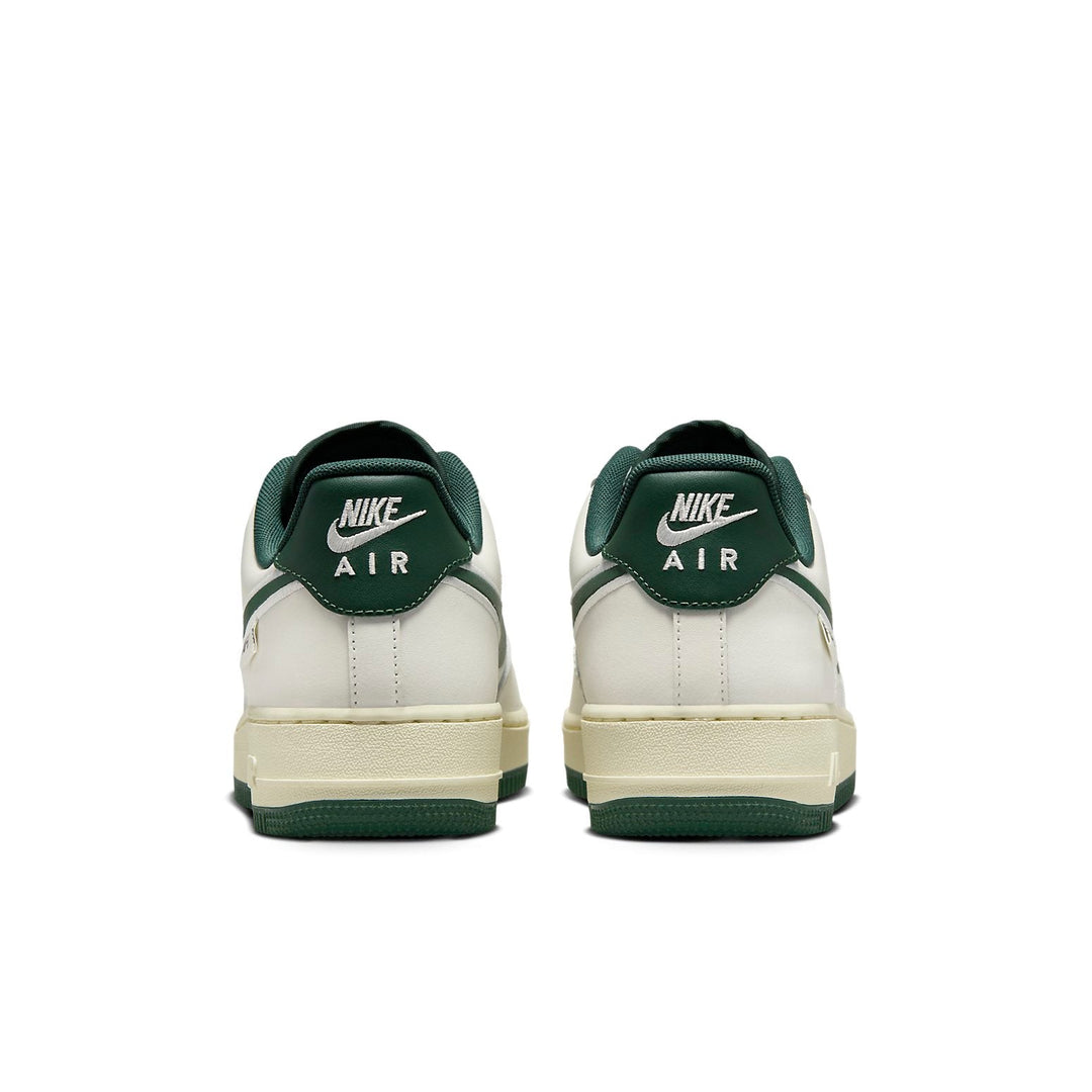 Nike Air Force 1 Low &