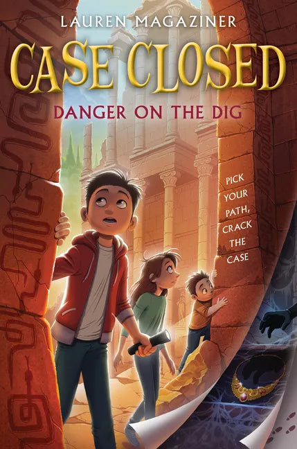 Case Closed #4: Danger on the Dig - Paperback