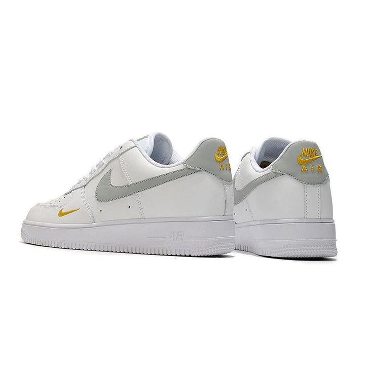 Nike Air Force 1 &