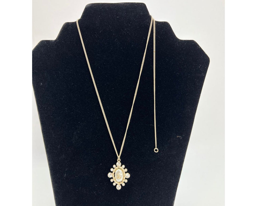 Chanel Crystal CC gold pearly necklace – STORE 7994