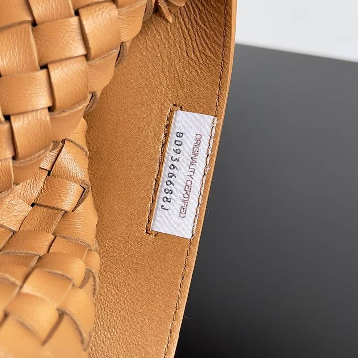 Bottega Veneta Medium Intreccio Leather Bag Tote