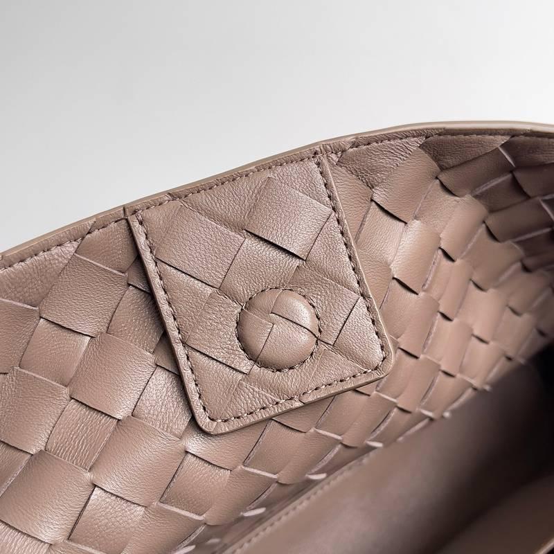 Bottega Veneta Bottega Veneta Andiamo East/West Small Tote Bag