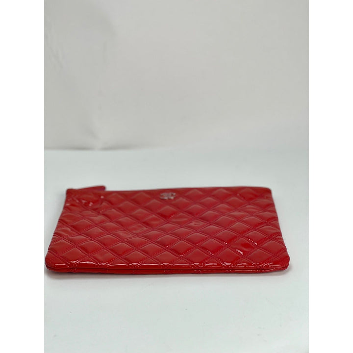 Chanel Medium dark pink patent quilted cosmetic case – STORE 7994