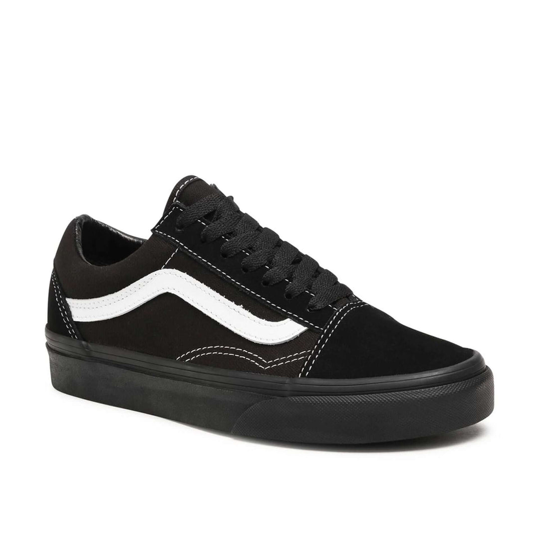 VANS sneakers and streetwear collection at STORE 7994