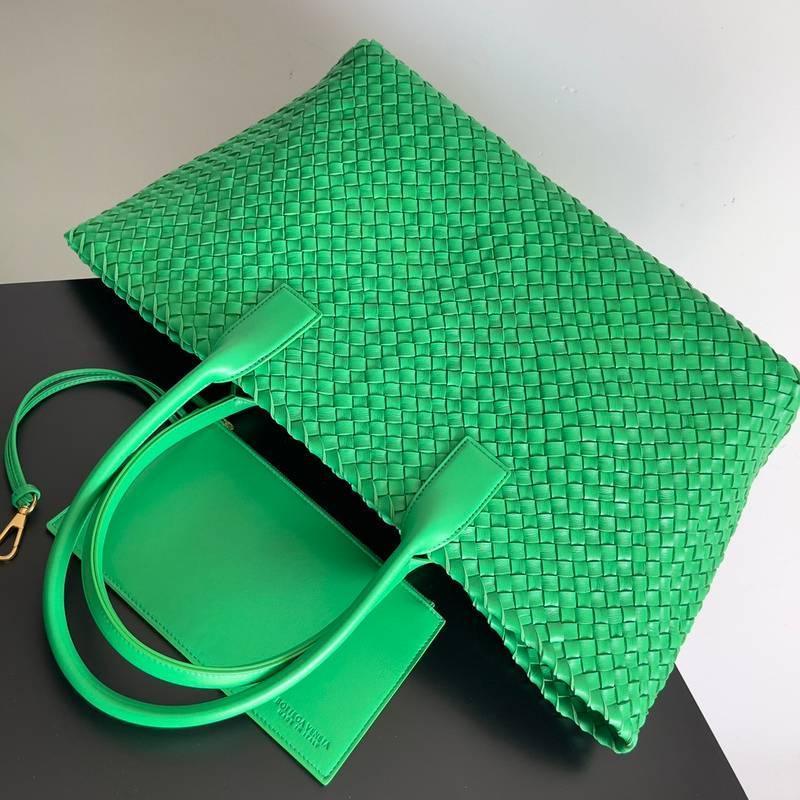 Bottega Veneta Medium Intreccio Leather Bag Tote