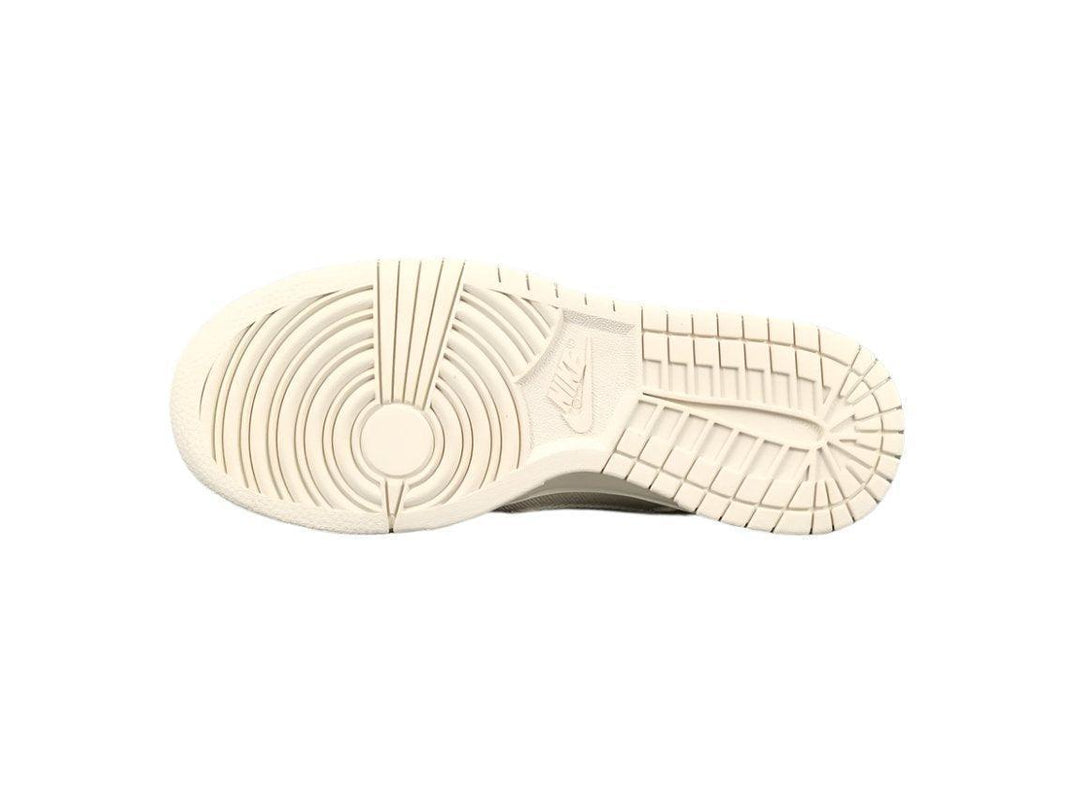 Nike Dunk Low &