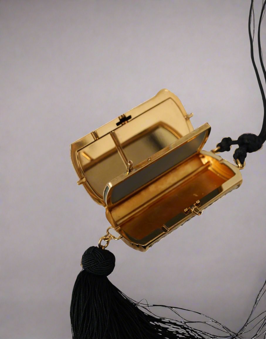 Bolso de maquillaje con borlas y miniespejo de piel exótica beige de DOLCE &amp; GABBANA