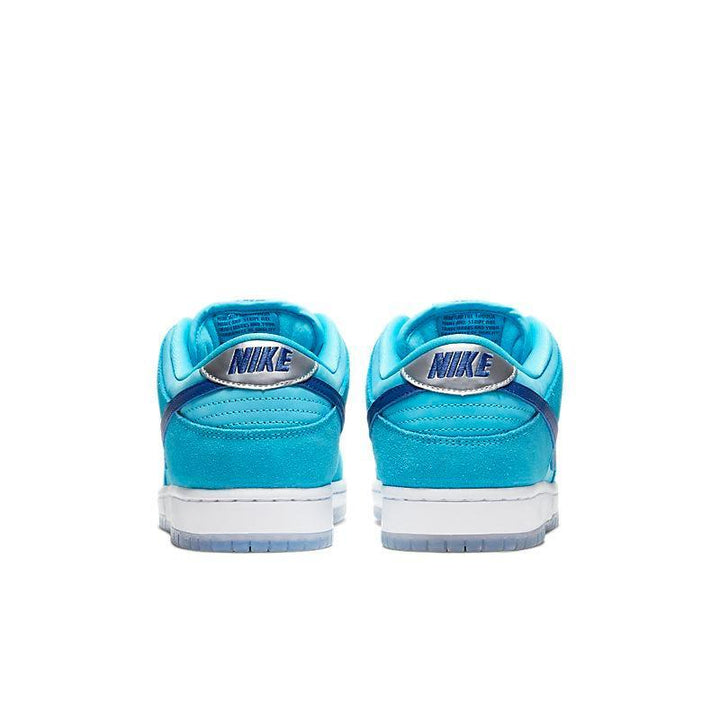 Nike SB Dunk Low &