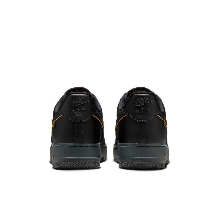 Nike Air Force 1 &
